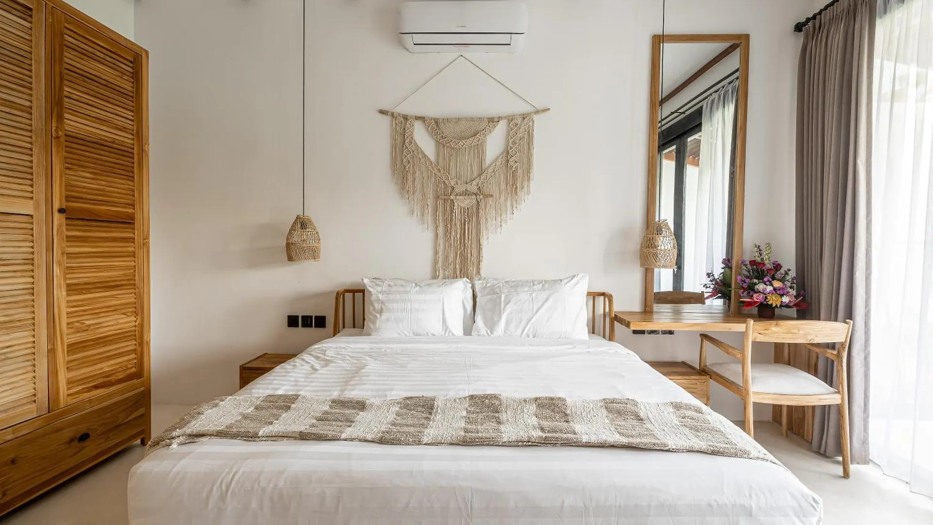 Udara By Evdekimi - Spacious 4Br Pool Villa With Lush Garden At Artistic Center Of Ubud Endonezya