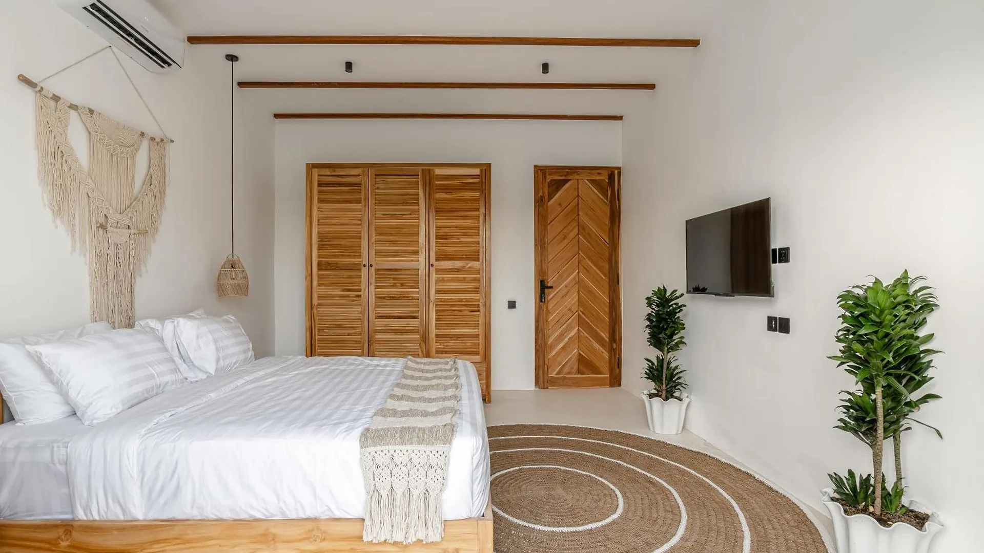 Udara By Evdekimi - Spacious 4Br Pool Villa With Lush Garden At Artistic Center Of Ubud