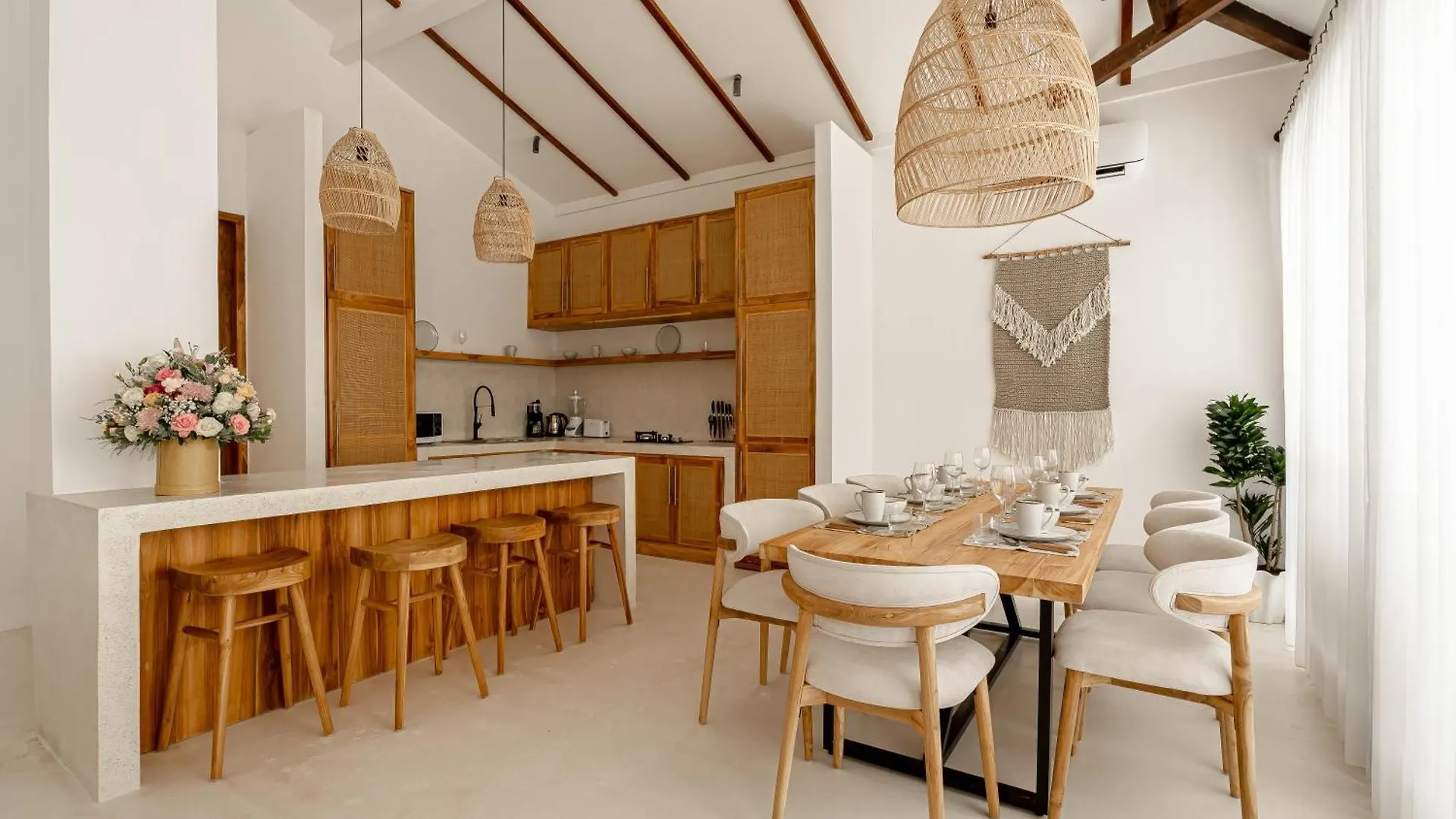 Udara By Evdekimi - Spacious 4Br Pool Villa With Lush Garden At Artistic Center Of Ubud Endonezya