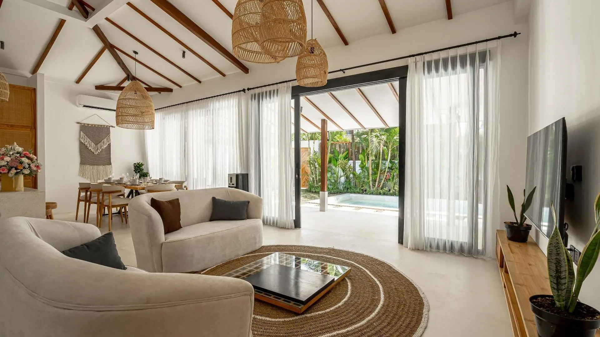 Udara By Evdekimi - Spacious 4Br Pool Villa With Lush Garden At Artistic Center Of Ubud Endonezya