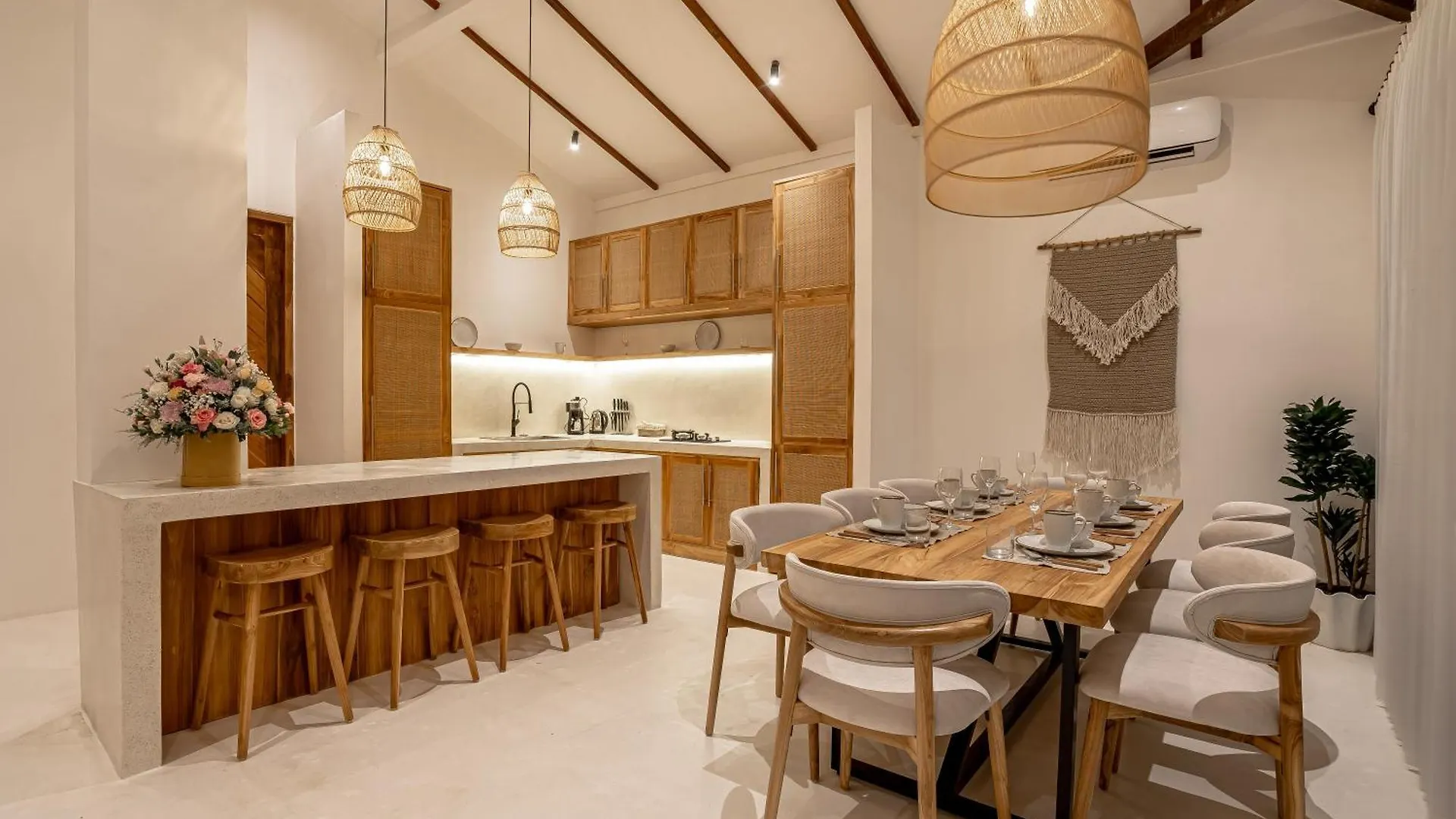 Udara By Evdekimi - Spacious 4Br Pool Villa With Lush Garden At Artistic Center Of Ubud
